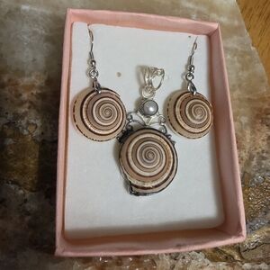 Elegant Vintage Spiral Sea Snail Shell Jewelry Set Pendant & Earrings